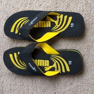 Puma flip flops slides